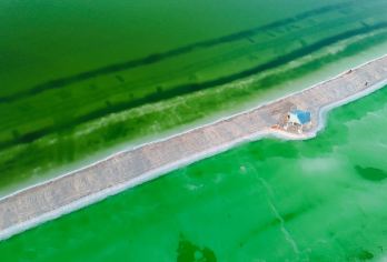 察尔汗盐湖半日游【包车游】【1，达人带队，精选线路，深度体验，创新玩法，贴心管家，摄影帮手，路上美景随走随停！】