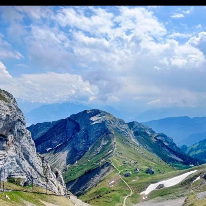 瑞士双城三峰奇旅：教堂・狮像・廊桥与雪山全景