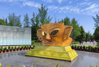 成都杜甫草堂+宽窄巷子+金沙遗址博物馆1日游：诗迹烟火漫成都【三环内无忧接送｜私享小团专属座驾 成都三环内酒店/住址上门接，独立用车无拼客干扰，全程舒适直达各景区】