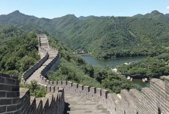 黄花城湖畔长城私人游览，配备英语司机【黄花城湖畔长城往返接送 探索长城人烟稀少的一段。 在空闲时间，您可以按照自己的节奏探索这面墙。】