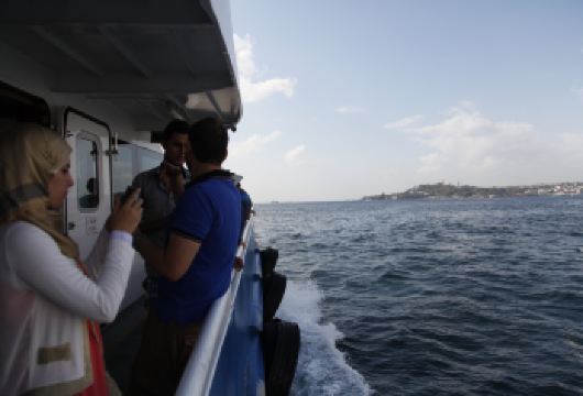 [私人船接送+午餐]伊斯坦布尔王子岛一日游：海贝利岛和布尤克岛【踏上乘船之旅，跟随英语、俄语和阿拉伯语导游，从水上欣赏伊斯坦布尔地标的壮丽景色。 欣赏古老的豪宅、坐落在海滩之间的海滨小屋以及松树环绕的风景。 品尝美味可口的传统土耳其菜肴。】