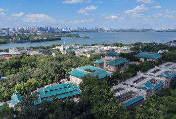 武汉机场中转游/武汉大学5小时游【感受武汉大学的独特魅力 中途停留的校园探索之旅 沉浸式体验，安心无忧】