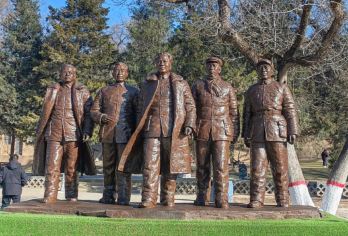 延安市内旧址一日活动+宝塔山+革命纪念馆【当天可下单，随时接驾【[品质升级]延安宝塔山+革命纪念馆+枣园旧址+杨家岭旧址+王家坪旧址一日游，下单之后客服会立即联系。】