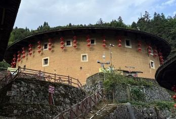 【泉州出发】南靖田螺坑土楼+裕昌楼塔下村一日游纯玩独立小包团【[专属服务]1单1车，一台车一整天只为您服务 ，不拼团告别拥挤，上门接送更省心，天天发团灵活选】