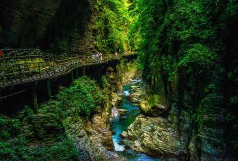 恩施地心谷景区一日游【纯玩+上门接送+含门票+景交】【恩施品质散客班·自营发团·旅途无忧·专业地接服务；】