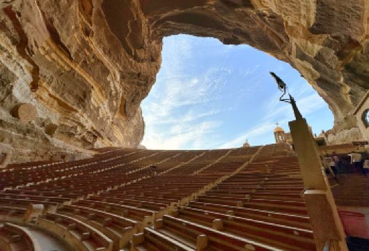萨拉丁城堡一日游 洞穴教堂+悬空教堂+清真寺 专车单独导游【专车专导 中文导游/英文导游可选】