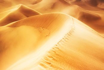 新疆吐鲁番坎儿井+火焰山+鄯善库木塔格沙漠一日游【动车往返】【[轻松出行]减少乘车时间+动车去动车回+省去舟车劳顿 6 小时】