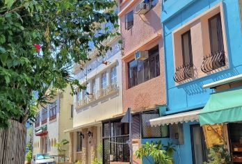 香港石澳+赤柱+维港风情【10小时包车+向导，可自定义行程】【随停随玩​：热门商圈自由穿行，避开人流高峰】