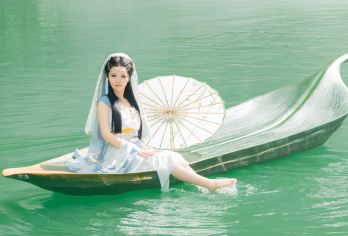 屏山大峡谷+宣恩夜景一日游【2-8人团|岚图梦想家车|含船】【[匠心打造]0擦边、0加水，0购物，恩施城区内酒店和火车站提供免费接送服务，天天发团】