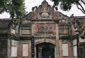 刘氏庄园+四川建川博物馆聚落+安仁古镇【一日游】【此线路以“小视角见证大历史”为核心，通过建筑、文物、故事多维串联。】