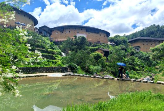 初溪古村落景区+田螺坑土楼群一日游【包车游+上门接送纯玩】【[玩法升级]包车游无需跟别人拼车，一台车一整天为您服务，上门接送！】