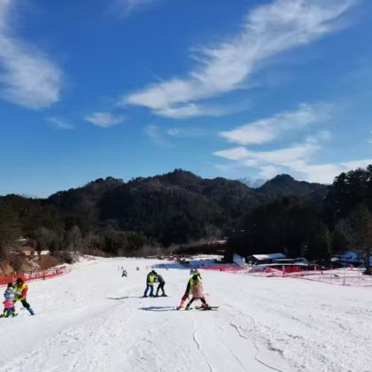 阜阳出发·【3小时滑雪+雪具】金寨莲花山滑雪1日