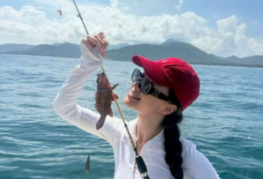 石梅湾+日月湾纯海钓3-4小时 教学+鱼饵渔具 收货皆可带走【[专业游]石梅湾湾+日月湾双钓点，专业海钓船，雷达探鱼器】