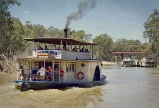 澳大利亚墨累河蒸汽船巡航＋基亚布拉姆动物园一日游【市区往返】【乘坐复古蒸汽明轮船巡游默里河，欣赏红桉树林与乡村河岸风光，感受维州内陆的历史韵味。】