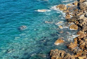 深圳玫瑰海岸+桔钓沙+杨梅坑+大鹏所城一日游-可英文服务【可提供英文及小语种导游服务-往返接送-可选导游-可代订门票】