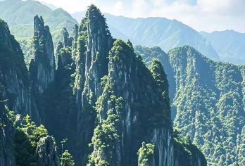 莽山五指峰一日游【含景区门票+往返索道+往返郴州市区用车】