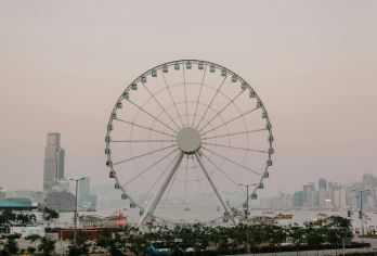 香港漫步读中环半日游精品小团天星小轮+摩天轮+文武庙+摩啰街【香港地道深度玩法，纯正港风港味不超15人精致小团！100%纯玩无购物无自费！】