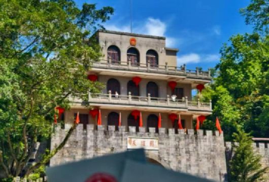 越南谅山市+友谊关一日游：身份证出国+纯玩0进店+越式午餐【[身份证轻松出国]身份证免护照签证出国，一天体验越南风情美食；每人赠出境险】