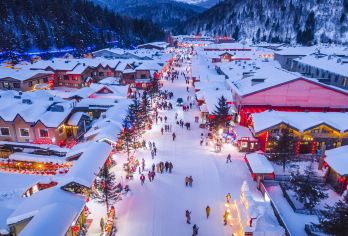 【VIP通道◆6人小团◆雪地摩托】中国雪乡+亚布力滑雪一日游【雪乡大门票/景区倒站车/亚布力激情滑雪（含装备）/自驾雪地摩托/雪韵大街】