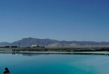 察尔汗盐湖+大柴旦翡翠湖一日游【包车游】【1，达人带队，精选线路，深度体验，创新玩法，贴心管家，摄影帮手，路上美景随走随停！】