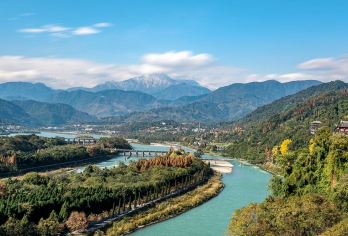 都江堰+熊猫谷一日游【2-8人小团+四环接送+蓝眼泪】【2-8人私享出行；成都四环内范围往返接送，无需担心舟车劳顿；可包车定制出行，适合家庭亲子游；】