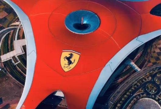 阿布扎比亚斯岛+谢赫扎耶德大清真寺+卢浮宫+总统府一日游【专属车辆与司机，高效串联分散景点，省去多方咨询交通的烦恼。】