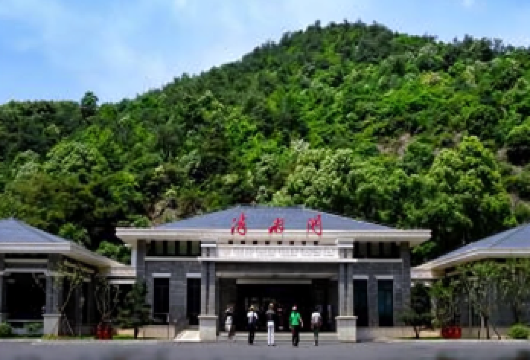 一价全含·可选接送|韶山毛泽东故居+滴水洞+刘少奇故里一日活动【[一价全包]不购物不推销，含午餐+韶山换乘车+高清无线耳麦讲解+像章+矿泉水+整车献花礼，省心无忧；】