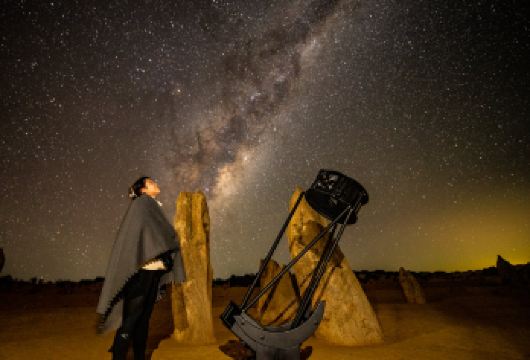 澳大利亚尖峰石阵日落观星+滑沙之旅【含市区接送+晚餐含酒水】【在零光污染的尖峰沙漠，使用专业电脑控制望远镜，近距离观赏土星环、行星与银河星空。】