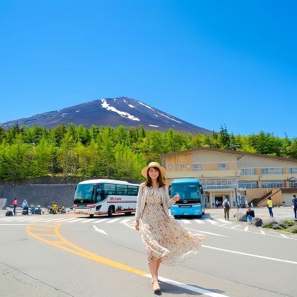 东京富士山五合目一日游：忍野八海+御殿场奥特莱斯/温泉体验