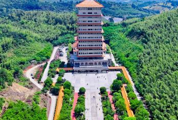 江苏无锡宜兴竹海+窑湖小镇+佛光祖庭大觉寺一日游可英文服务【提供多语种服务、全程专车接送、热门景点门票代订一站式旅行服务】