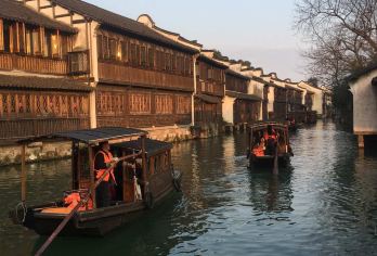 乌镇+南浔古镇一日游乌镇+南浔古镇双水乡（含夜景）精品一日游【全程旅游空调大巴车】