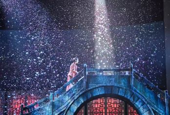 徽秀+西溪南+屯溪老街·非遗徽墨+博物馆一日游【2-8人】【徽墨制作体验，感受非遗魅力；黄山徽秀演艺，领略千年徽文化。2-8 人精致小团，尽览徽州人文风华。】