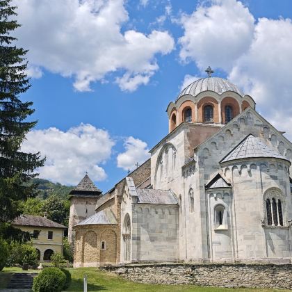 贝尔格莱德出发｜塞尔维亚修道院与湖泊秘境游