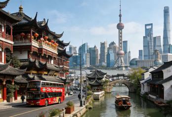 上海标志性景点：豫园、城隍庙、水乡 + CITS x ZANBUS 随上随下观光巴士【一次精心策划的旅行，即可体验中国古代文化遗产与现代都市活力的完美融合。 走进朱家角，感受这座上海人心目中的“东方威尼斯”的永恒魅力。 此次旅行的亮点是乘坐敞篷双层观光巴士——这是探索上海活力天际线的标志性方式。】