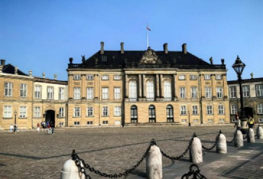 丹麦哥本哈根运河-丹麦皇家图书馆-罗森堡花园-包车-私享行【专属客服和本地中文司机，一家一团包车】