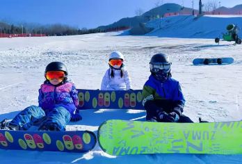 日本神户六甲山滑雪场雪上乐园玩雪&滑雪一日游丨大阪出发【在六甲山雪白世界，尽享滑雪与玩雪的双重乐趣】