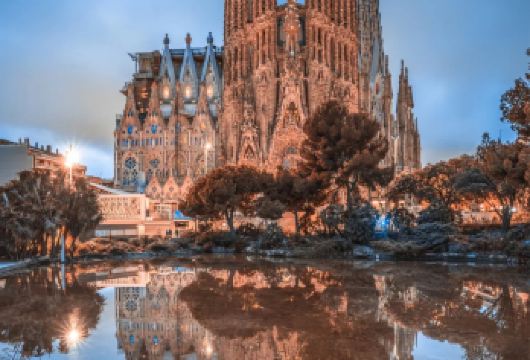 圣家族大教堂+米拉之家+巴塞罗之家+桂尔公园【一日中文包车】【中文司机+沟通零障碍+私人定制专属用车】