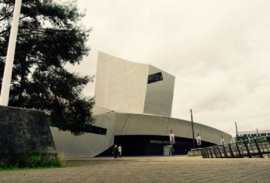 英国曼彻斯特历史与自然一日游【从城市地标到工业遗产，再到宁静绿洲的完美闭环】