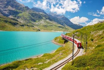 意大利伯尔尼纳/圣莫里茨一日游【米兰往返+景观列车可选】【沉浸在瑞士阿尔卑斯山、圣莫里茨和蒂拉诺的美景中，探索丰富的历史和隐藏的瑰宝】