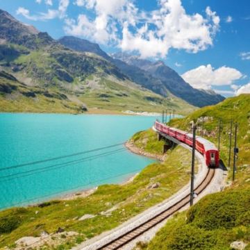 意大利伯尔尼纳/圣莫里茨一日游【米兰往返+景观列车可选】