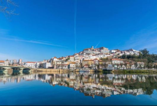 葡萄牙里斯本一日游【圣乔治城堡+观景台+大教堂+修道院】【串联里斯本老城核心景点，景点间距近用车便捷，步行可衔接，能沉浸式感受阿尔法玛区等老城区的复古市井氛围】