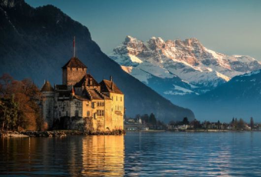 日内瓦湖环湖游：依云小镇+西庸城堡+拉沃葡萄园+洛桑小镇【当地中文司导，上门接送，日内瓦出发】