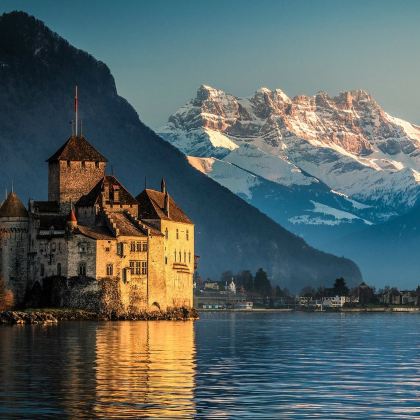 日内瓦湖环湖游：依云小镇+西庸城堡+拉沃葡萄园+洛桑小镇