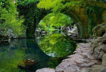 【私享包团+高清耳麦】杭州西湖游船+岳王庙2小时人工趣味讲解【[资深导游]严选5年以上资深导游，深度讲解！】