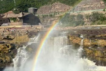 【临汾壶口瀑布+广胜寺+小西天一日游】临汾起止多点位可上下车【[临汾三大奇观]一日串联黄河奇观、悬塑宝刹、国宝琉璃塔三大文化地标。】