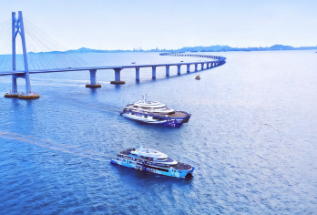 深圳大湾区一号/二号邮轮丨180分钟往返港珠澳大桥线观光船票【海上穿越港珠澳大桥，体验浪漫海上之旅】