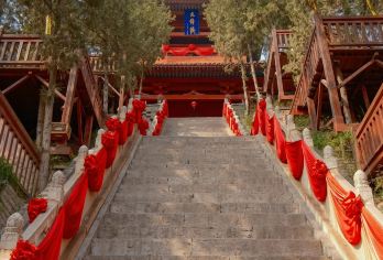 【拼小团】关帝庙+盐湖+普救寺+鹳雀楼+蒲津渡大铁牛一日游【盐湖区各大酒店、运城北站、运城火车站免费上门接送服务！】