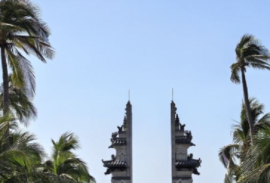 三亚出发，天涯小镇+大小洞天+半山半岛帆船港一日游【打卡天涯小镇蓝白街巷，秒变圣托里尼风】