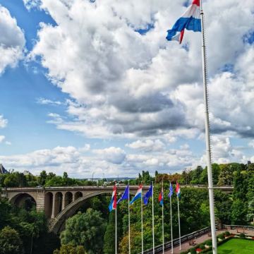 比利时布鲁塞尔往返卢森堡【根特/布鲁日/安特卫普定制包车】