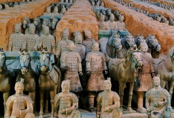 西安兵马俑一日游【7座商务车+导游】纯玩√深度游√专车专导【特色1：[私密专属，挚友同行] 仅限5人，打造您的专属小圈子。告别拥挤大团，享受纯粹私密的游览!】